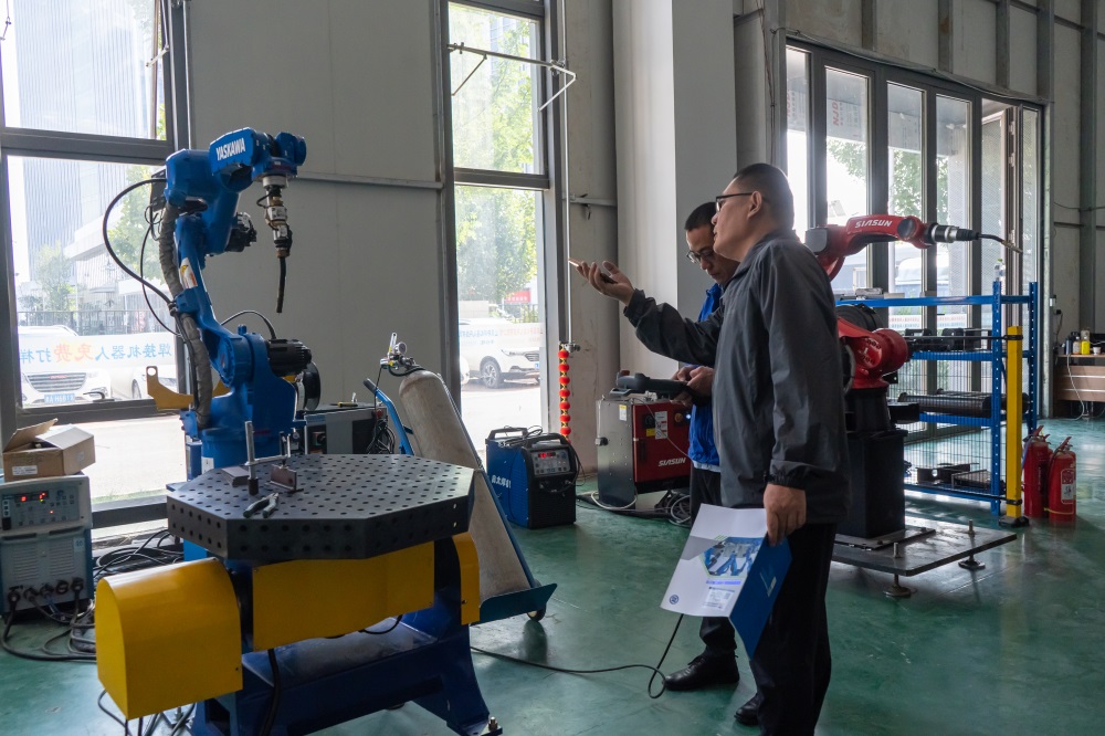 机器人焊接工作站的组成部分有哪些？